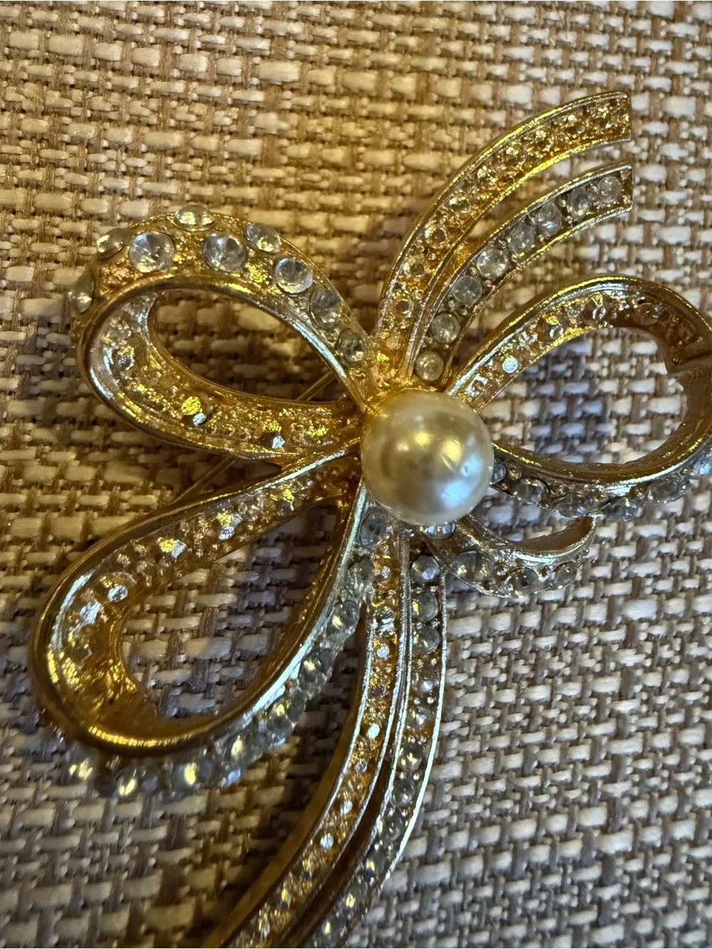 Vintage Gold-Tone Bow Brooch with Pearl and Clear Crystals - Women's Jewelry